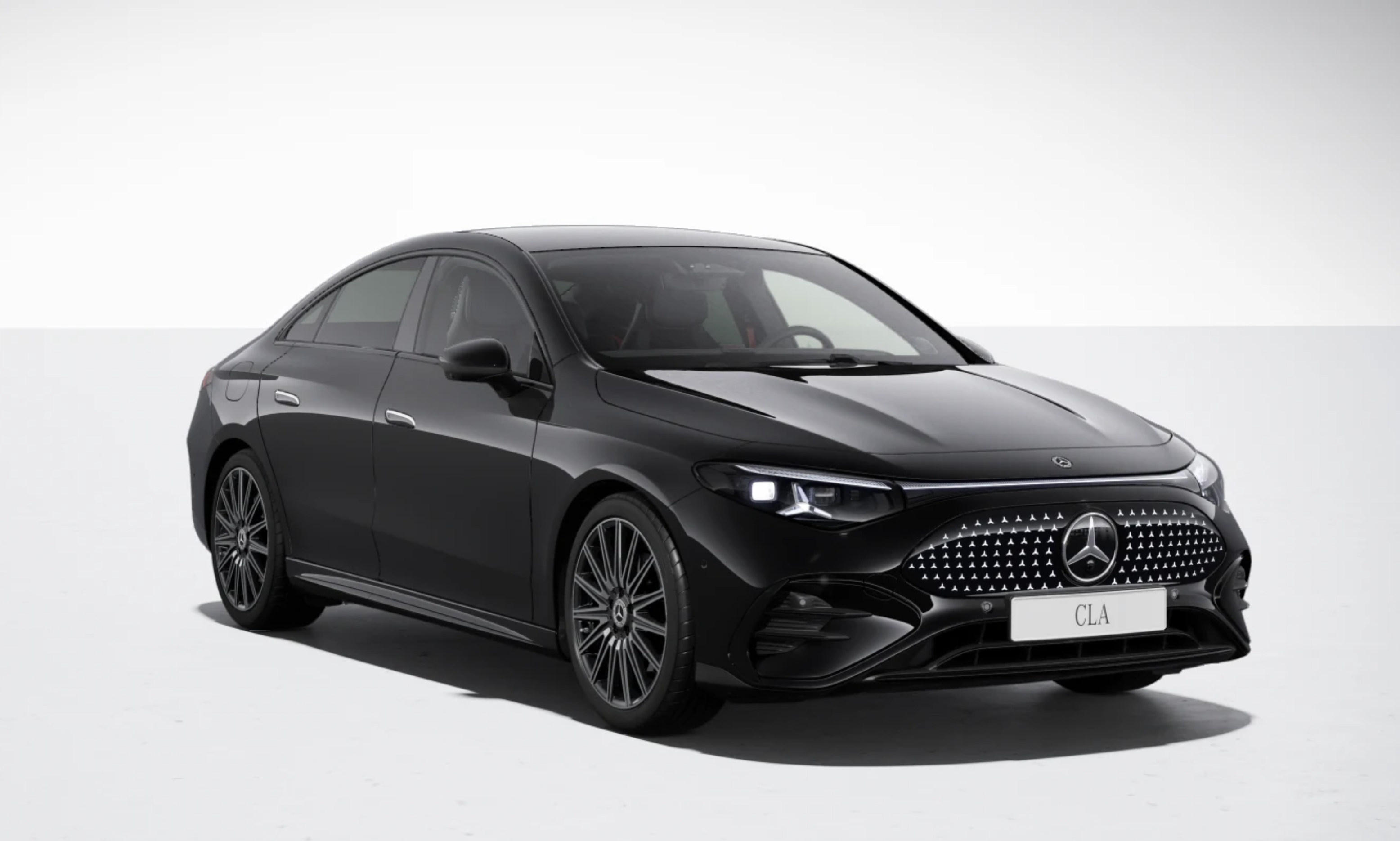 MERCEDES CLA EQ 350 4MATIC AMG | ELEKTRO NOVINKA | první auto ve výrobě | černá s černým interiérem | moderní městské nadčasové auto | elektromobil | nákup online | AUTOiBUY.com